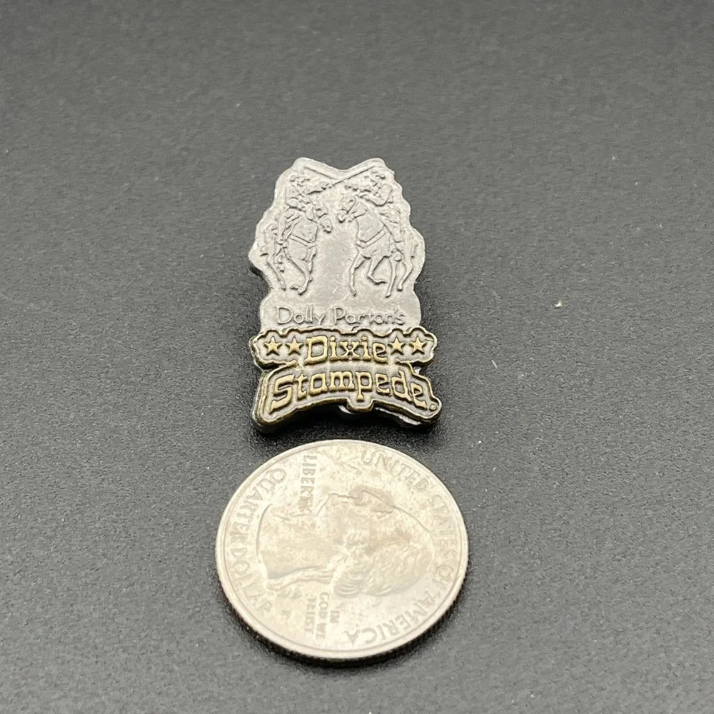 Dolly‎ Parton's Dixie Stampede Pewter Finish Lapel Hat Pin